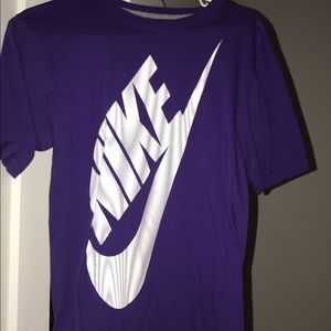 Men’s Nike tee